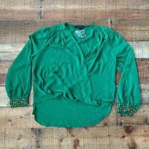 Boston Proper Lightweight Embellished Cuff Surplice Wrapped Top in Green -M